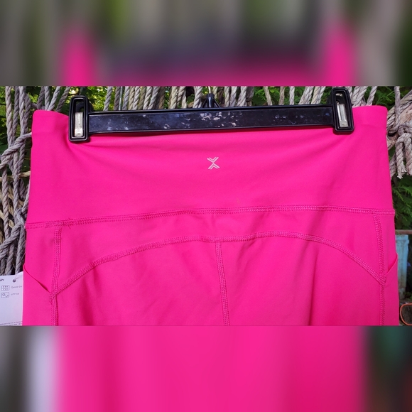 Athletic Bundle (Top XL/Leggings L) - Picture 16 of 16